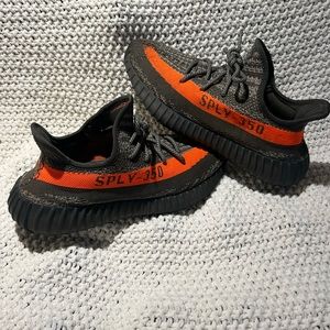 Adidas yeezy Boost 350 V2- Carbon Beluga